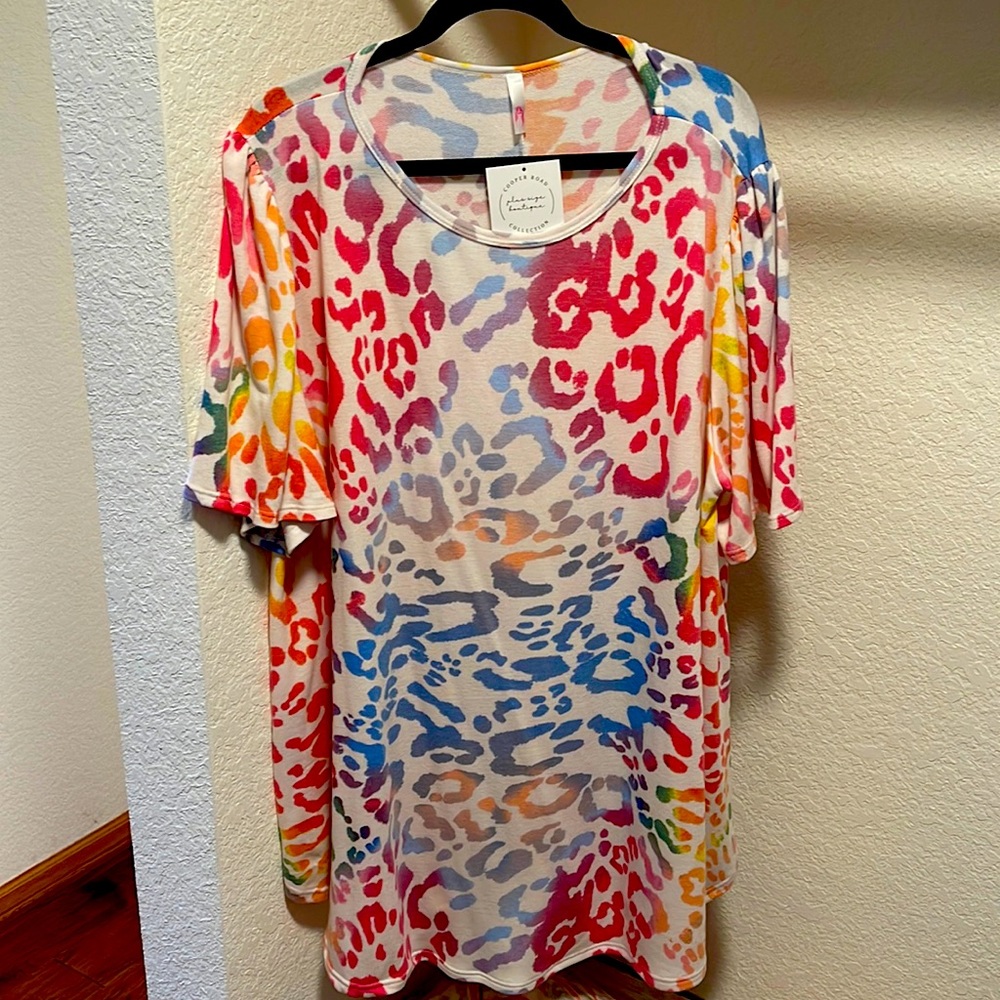 Cooper road bright leopard print flowy top with bubble sleeves